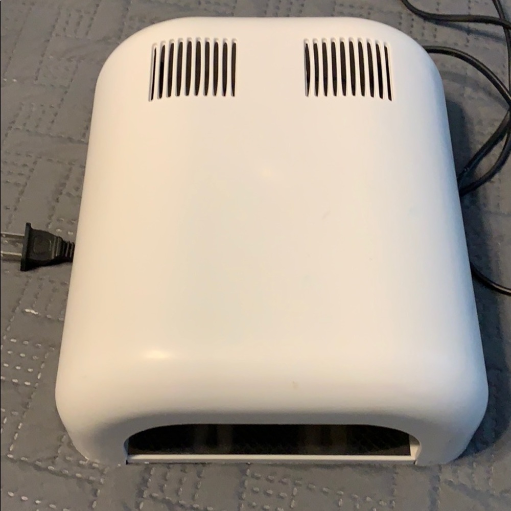 UV nail dryer